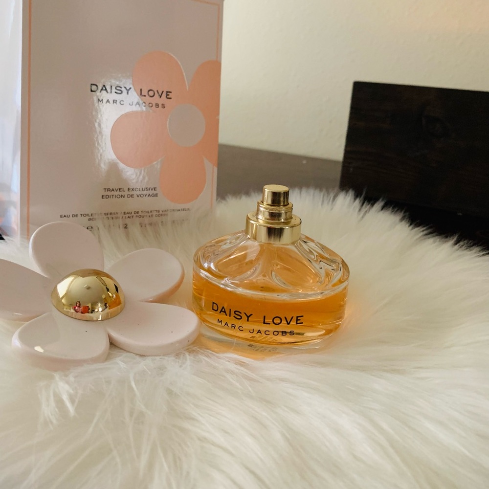 Mark Jacobs Daisy Love Eau de Toilette spray.